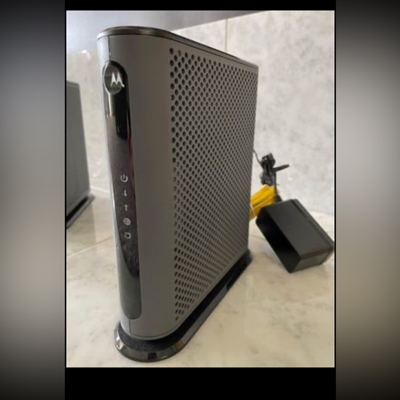 Motorola MB7621 24x8 DOCSIS 3.0 cable modem. - Picture 5 of 6